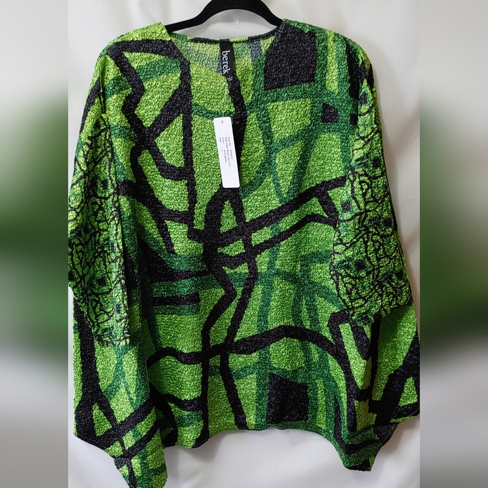 Berek Crinkle Abstract Top   NWT